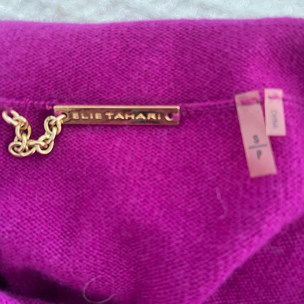 Elie Tahari 100% Cashmere Cowl Neck Sweater Ruching on Side Magenta Size Small - Picture 5 of 6